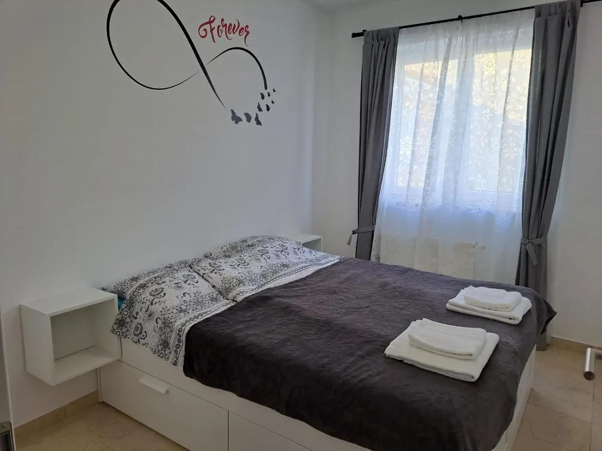 Apartman Lunna 0*, Pula